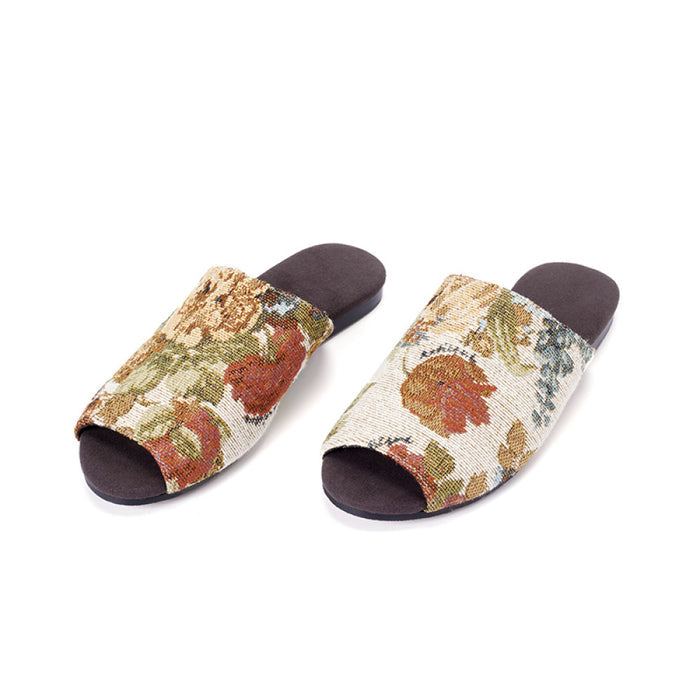 Beige retro flowers in stock / 36