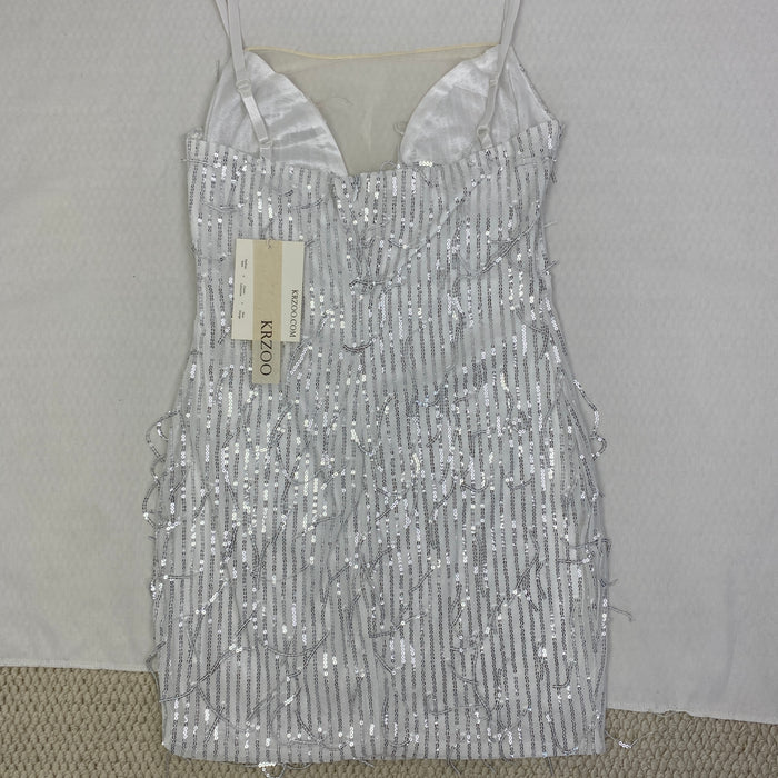 Deep V silhouette fringed halter dress with sequins