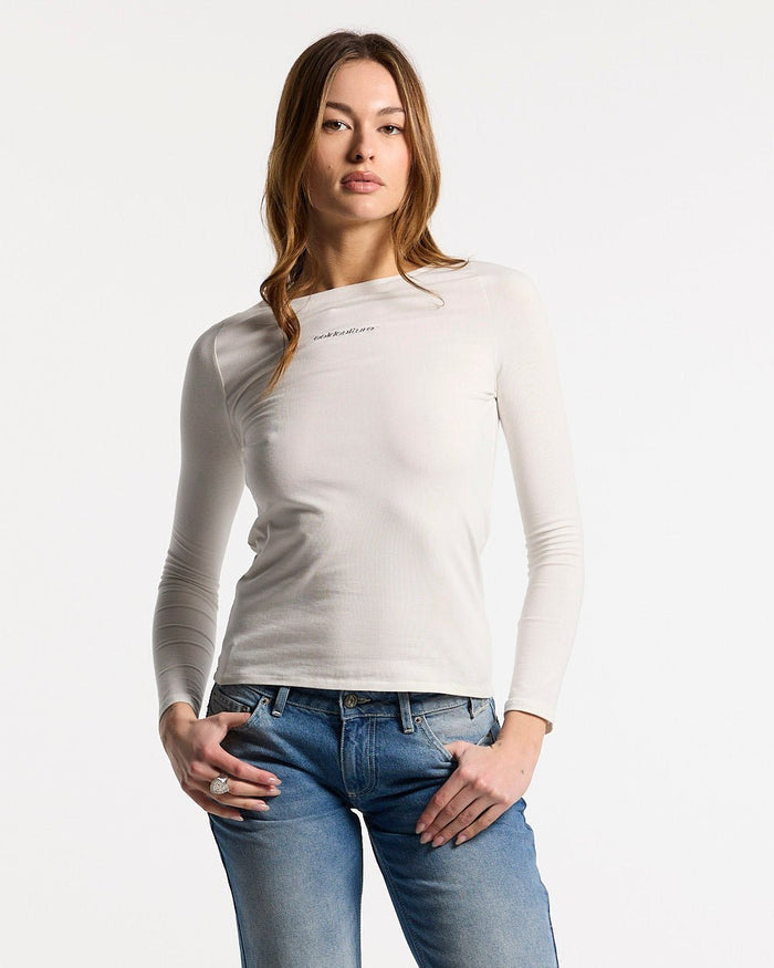 ESSENTIAL LONGSLEEVE TEE WHITE - white women's longsleeve tee, front view on female model - Cold Culture #woman