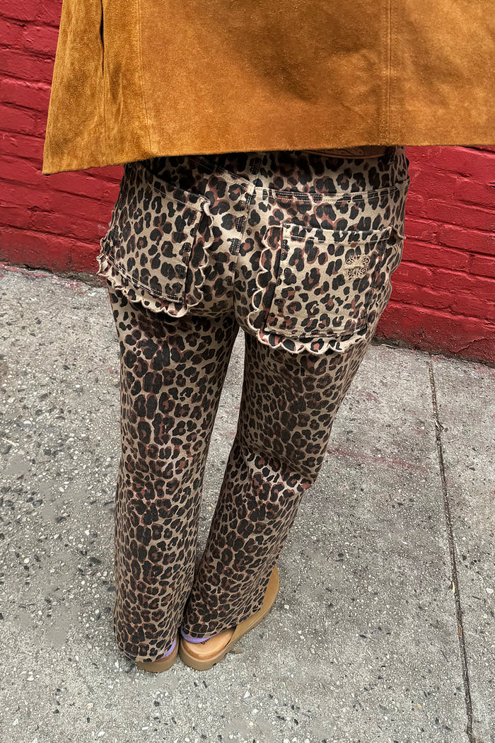Leopard Lucia Scallop Detail Jeans featuring scalloped back pockets and embroidered logo in a wide leg fit.