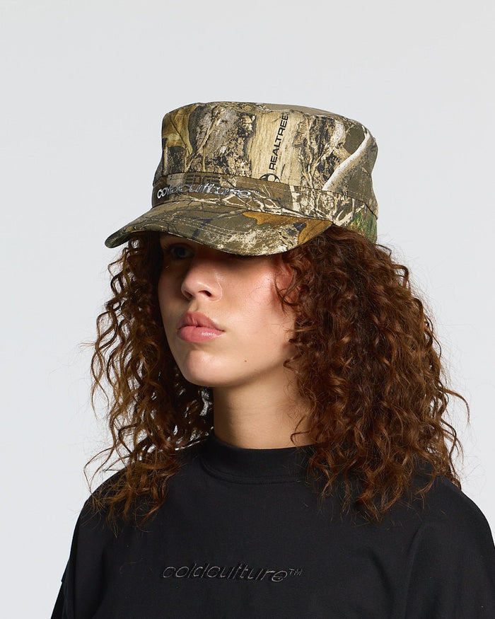 REALTREE CARPENTER CAP GREEN - green camo cap, on model close-up - Cold Culture #woman