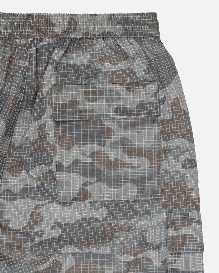 RESERVED CARGO PANTS CAMO - grey camo cargo pants, detail close-up - Cold Culture