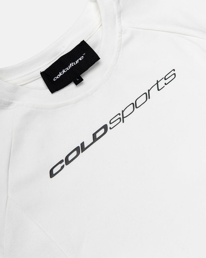 RUN CLUB TEE WHITE - white fitted sport tee, detail close-up - Cold Culture