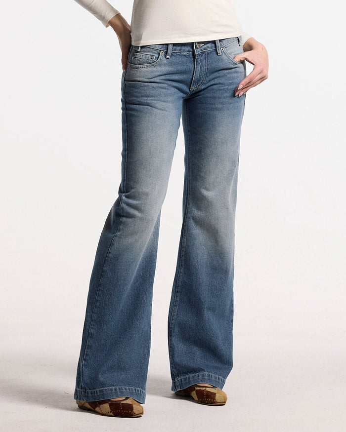 SCRIPT BOOTCUT JEANS BLUE - blue washed bootcut jeans, front view on female model - Cold Culture #woman