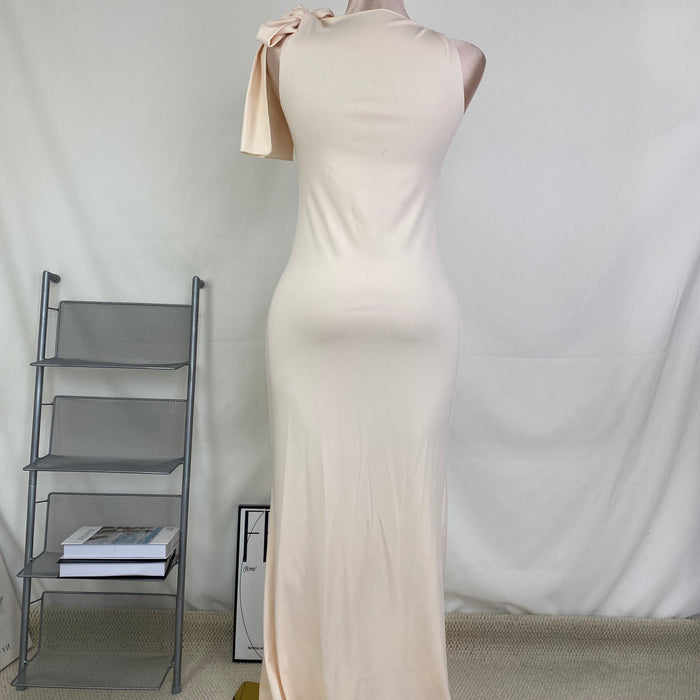 Single-shoulder pleated solid-color dress