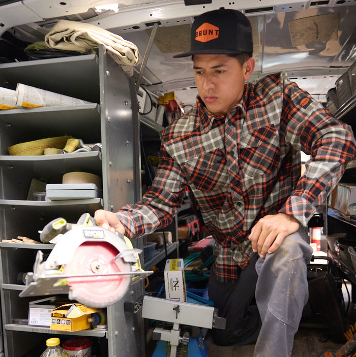 Man in BRUNT heavy duty stretch work flannel in grey plaid holding circular saw at jobsite * 0