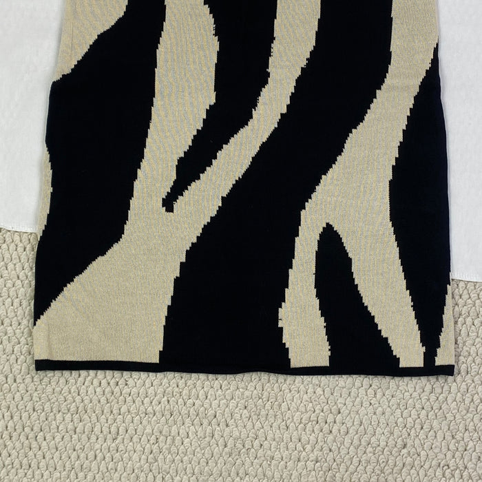 U-neck fitted mid-length dress