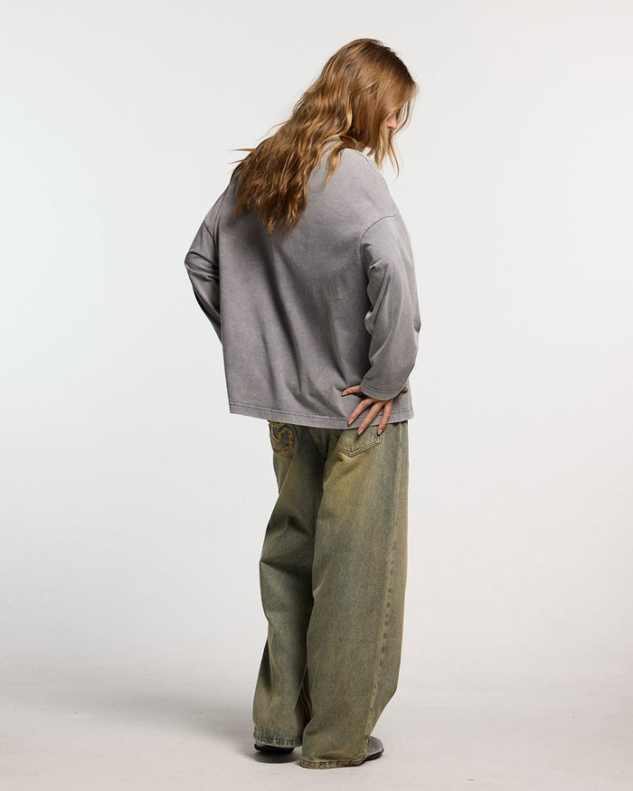WALKER LONGSLEEVE LIGHT GREY - washed grey longsleeve tee, back view on female model - Cold Culture #woman