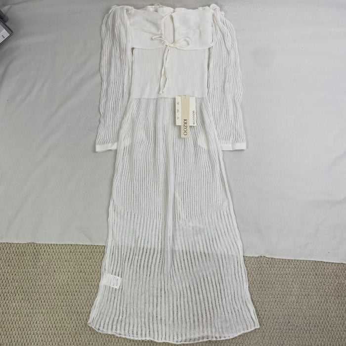 White knitted pullover sleeveless top