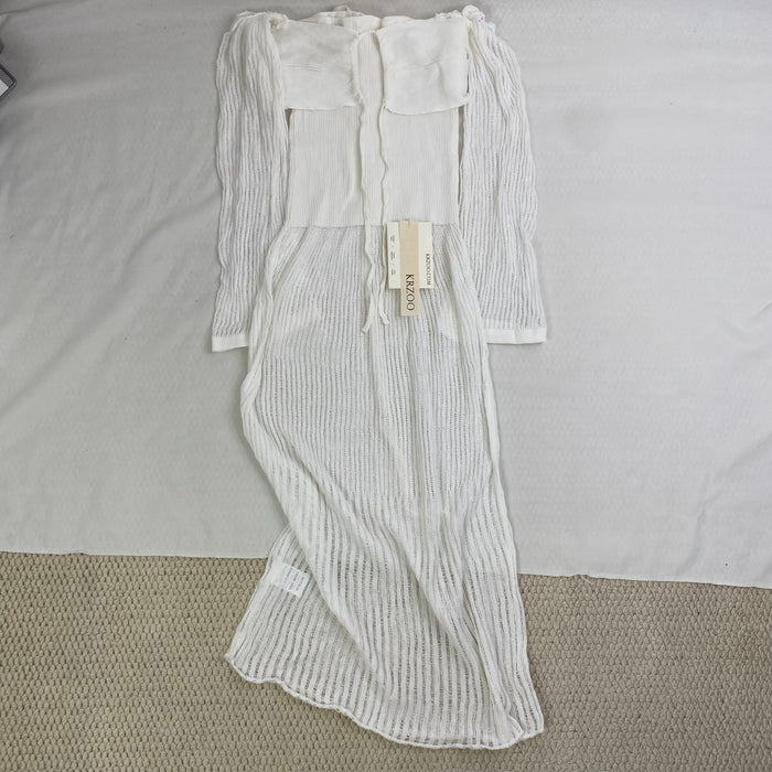 White knitted pullover sleeveless top